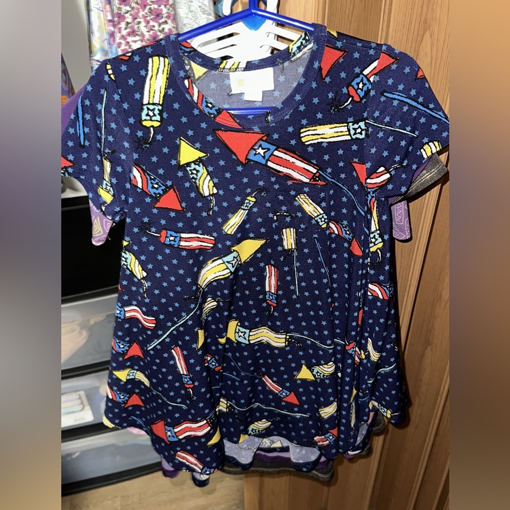 LuLaRoe Kids Short Sleeve Tee with Star and Kite Design